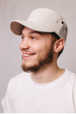 Классическая мужская кепка светло-бежевого цвета