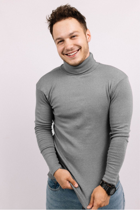 Мужской гольф Светло-серый с горловиной со стойкой и отворотом базовый