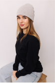 Женская Молочная теплая шапка зимняя трикотажная с отворотом