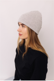 Женская Молочная теплая шапка зимняя трикотажная с отворотом