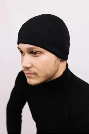 Чоловіча Чорна шапка зимова трикотажна з відворотом