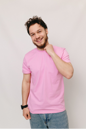 Мужская Розовая стрежневая футболка без принта 