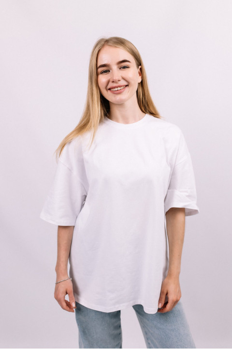Белая женская футболка оверсайз с коротким рукавом хлопковая