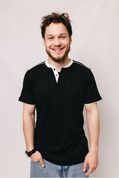 Мужская Черная футболка на пуговицах